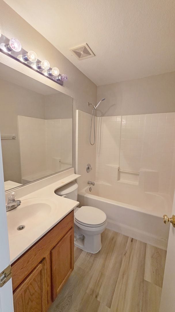Building Photo - Newly Renovated 3 Bedroom 2 Bath