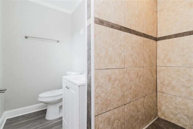 Building Photo - 613 Morocco Ave