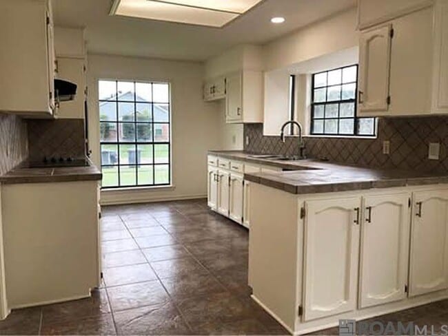 Building Photo - 13523 Willowridge Ave