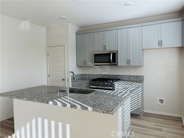 Building Photo - 40681 Birchfield Dr