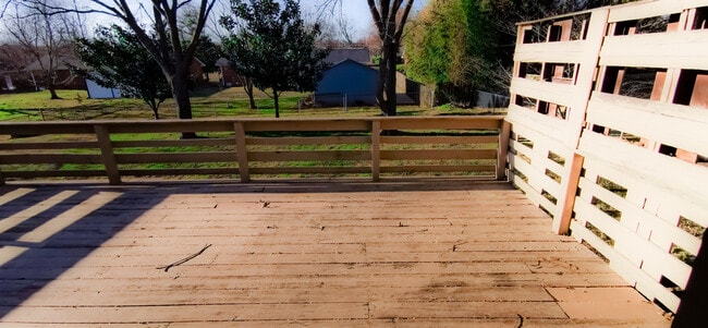 Building Photo - 105 Raindrop Ln