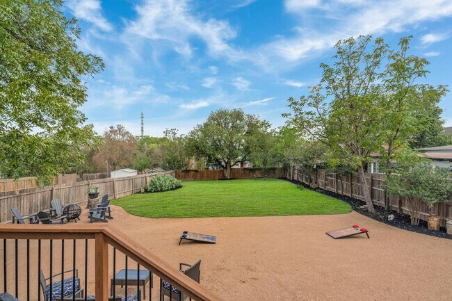 Building Photo - Fully Furnished Sleeps 8 with 3 Full Bedrooms and 3 full baths  Parking behind the secured gate