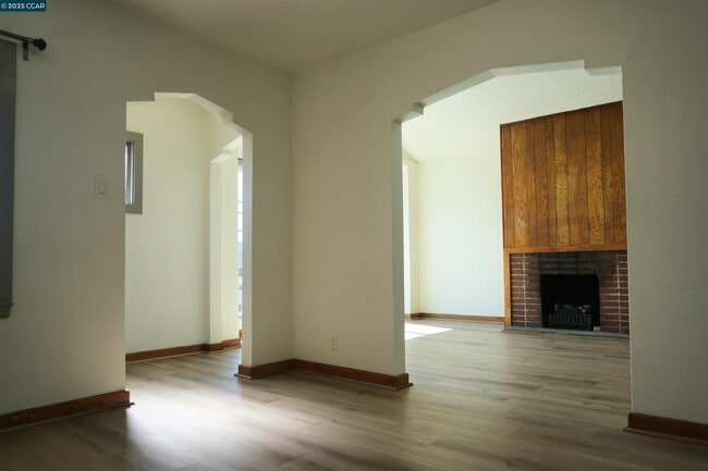 Building Photo - 158 W Moltke St