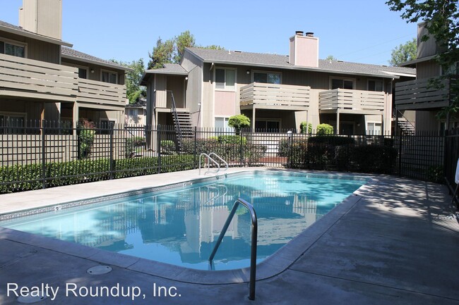 Building Photo - 2 br, 1 bath House - 504 Northbank Ct #88