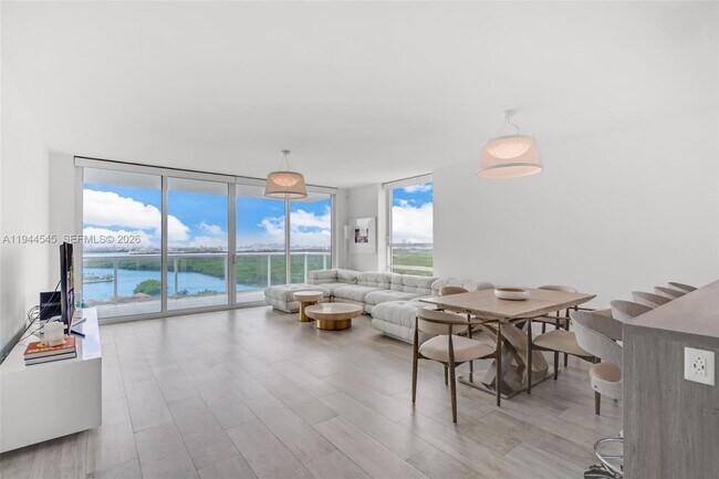 Building Photo - 400 Sunny Isles Blvd