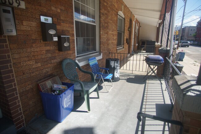 Building Photo - 609 N 34th St