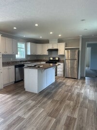 Building Photo - 921 Peacock Ln