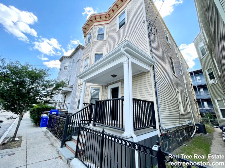 Building Photo - 35 Newport St