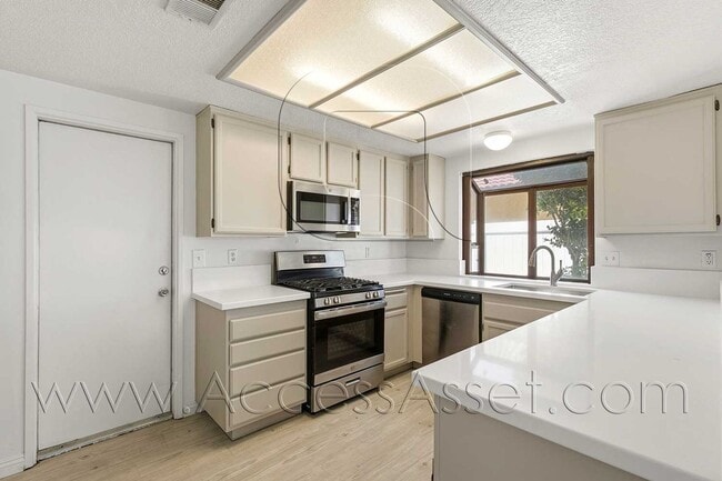 Building Photo - 15630 Half Moon Dr