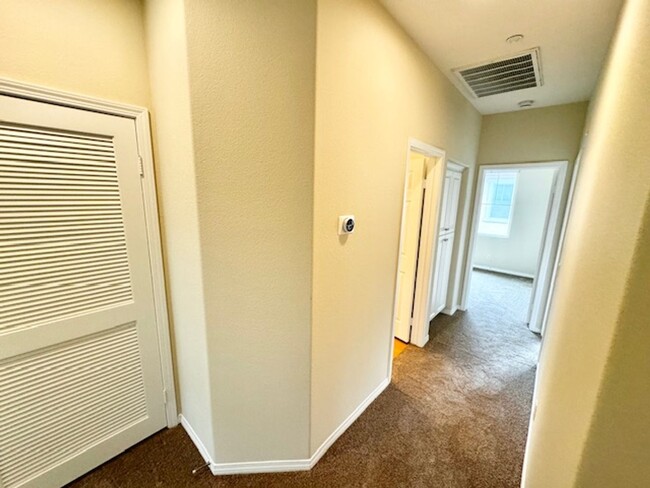 Building Photo - Three Story Condo for Rent Near Old Town T...