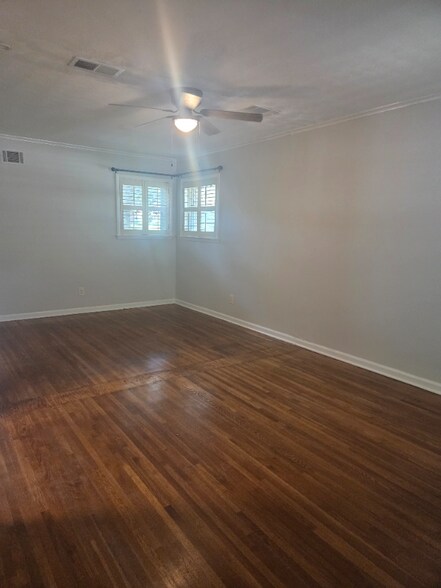 Building Photo - 5360 Brenton Ave