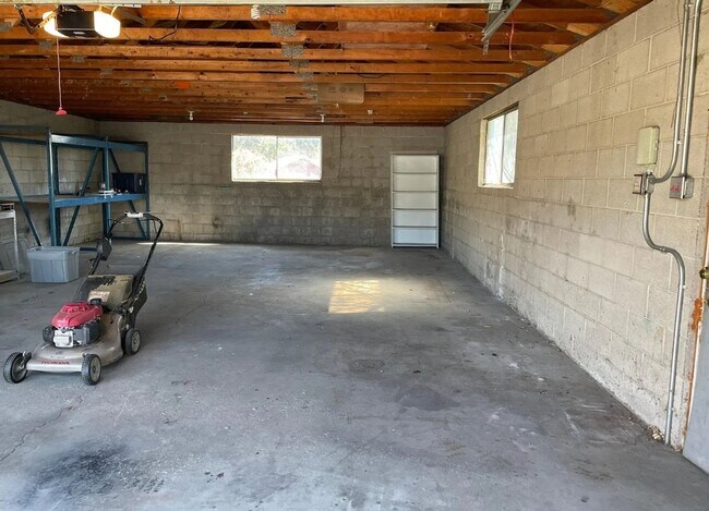 Building Photo - East Bench Remodeled Rambler below Olympus...