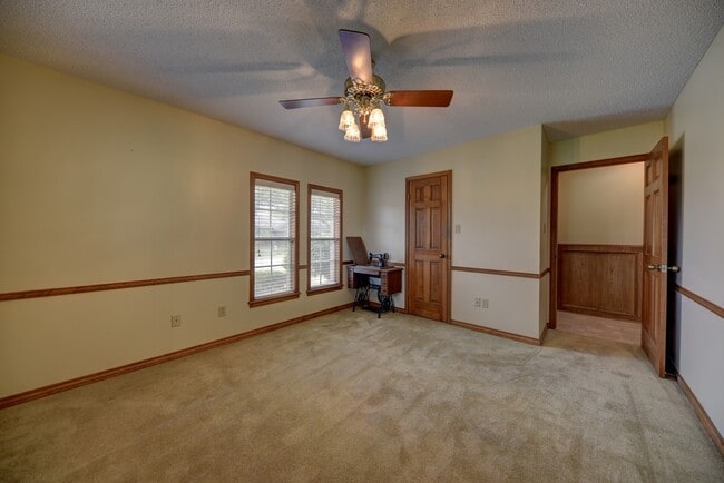Building Photo - 128 Douglas Dr