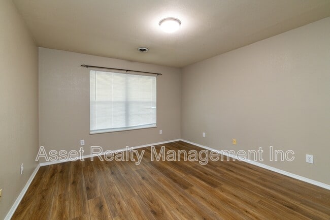 Building Photo - 8613 Little Field Way