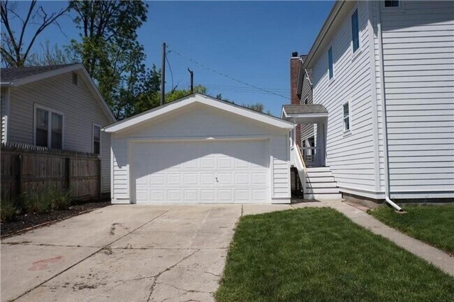 Building Photo - 203 Curry Ave