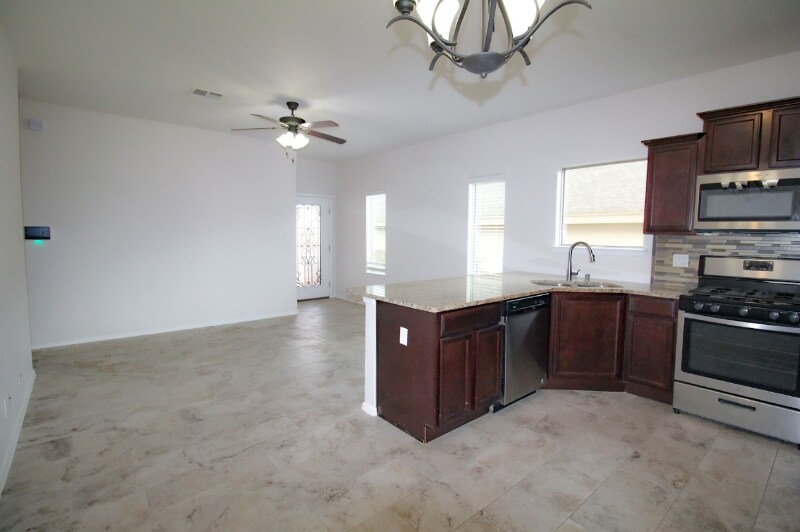 Building Photo - 13276 Emerald Isle St