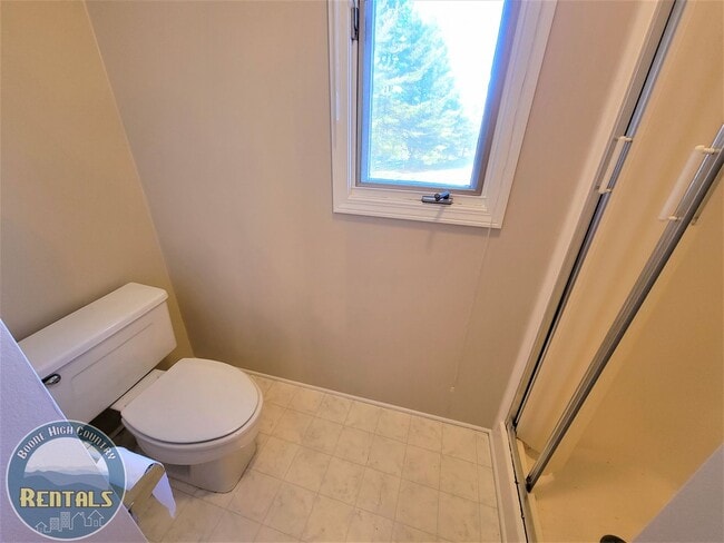 Building Photo - 1/1.5 Townhome located near Boone Golf Course!