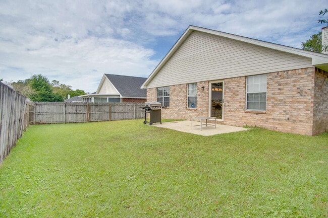 Building Photo - Available now – 3BR/2BA Patio Home with Fi...