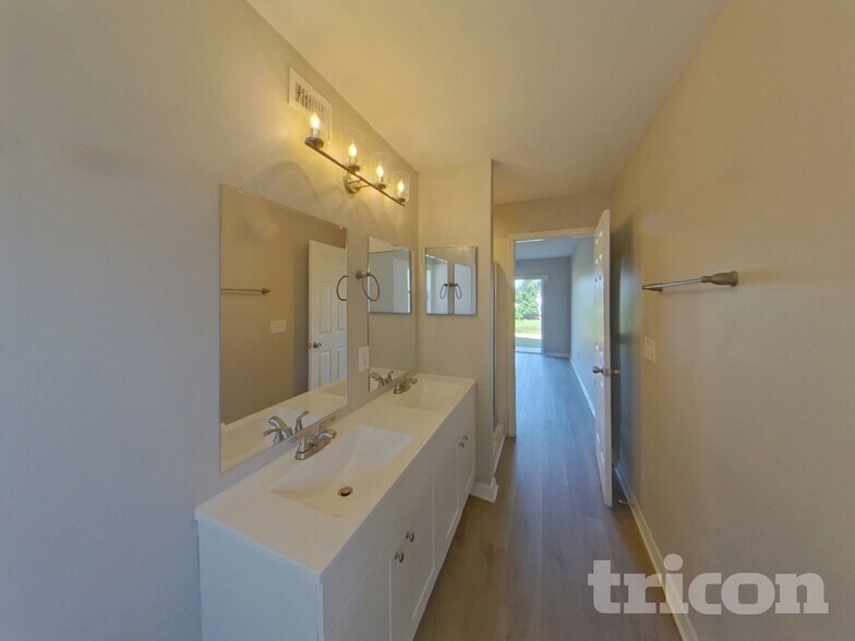 Building Photo - 13445 Beechberry Dr