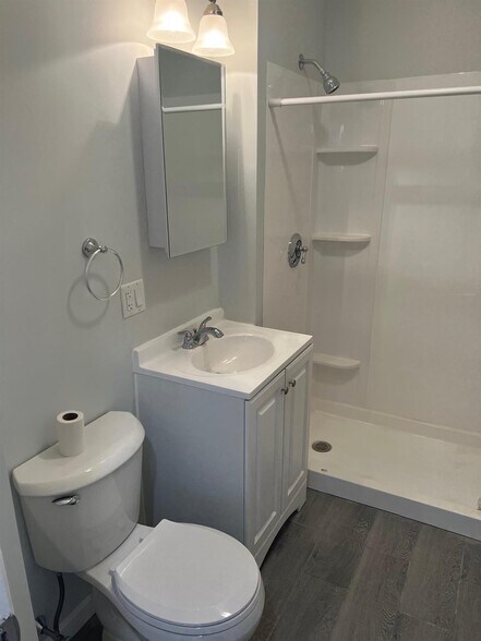 Building Photo - 10 Cady Ave