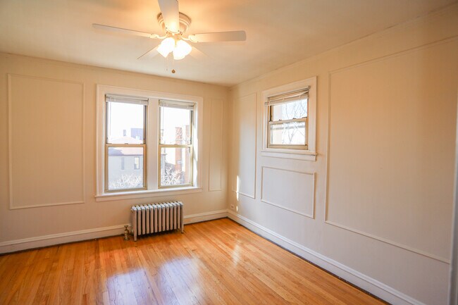 Building Photo - 7443 N Claremont Ave