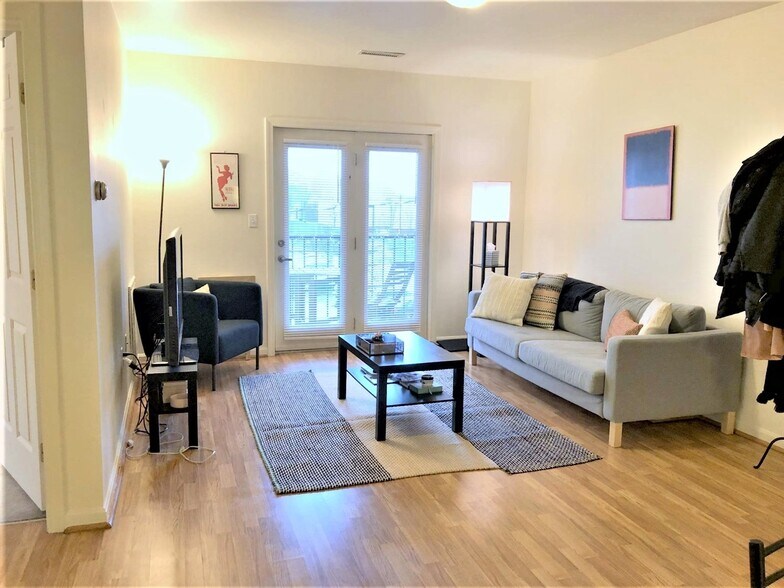 Building Photo - 11 Kent Ct