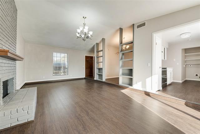 Building Photo - 2218 Meadowglen Dr