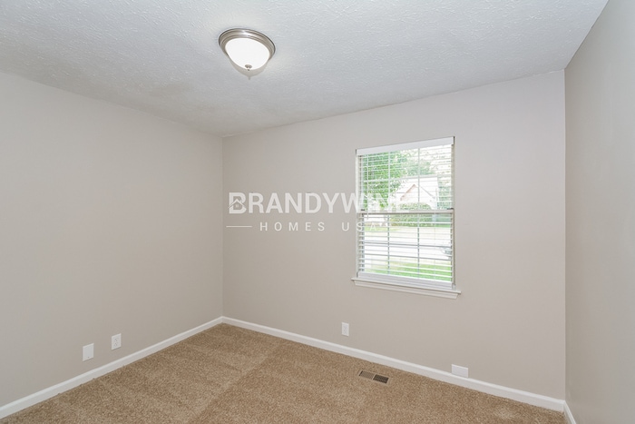 Building Photo - 241 E Morris Dr