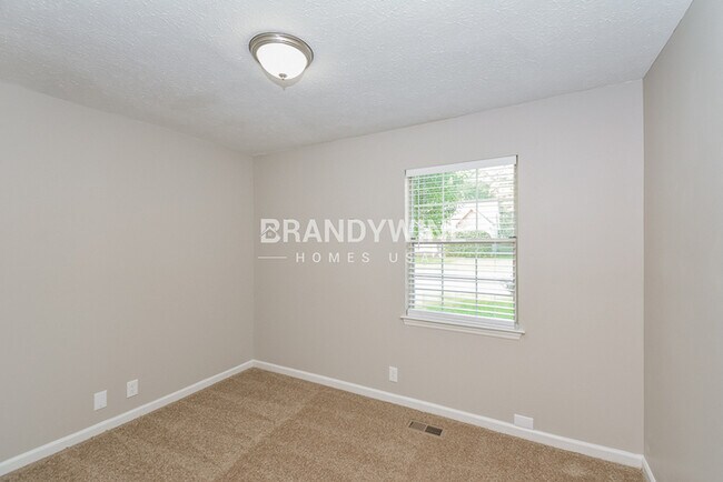Building Photo - 241 E Morris Dr