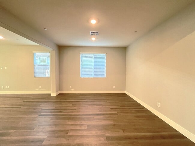 Building Photo - *** MOVE-IN SPECIAL*** BRAND NEW 4 bedroom with In-law suit 3 bath home located in Henderson, NV!