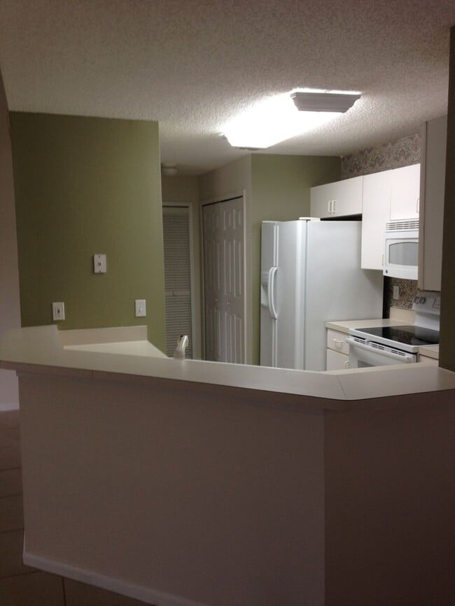 Building Photo - 800 Ironwood Dr