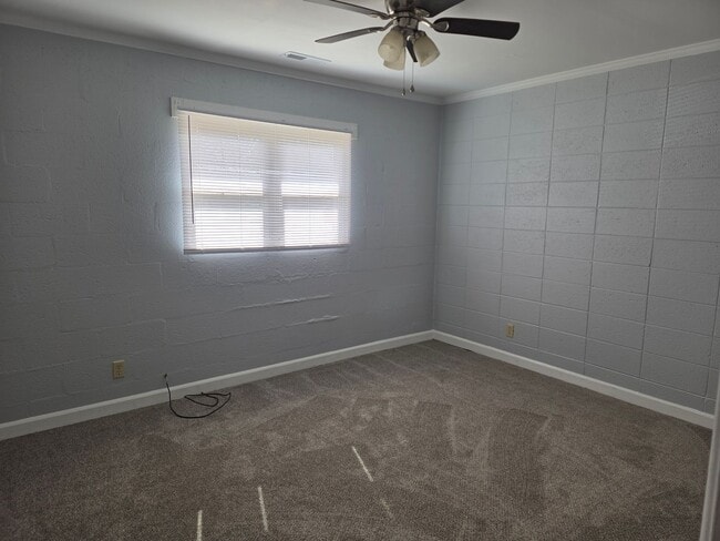 Building Photo - Cute 2 bedroom, 1 bath Duplex