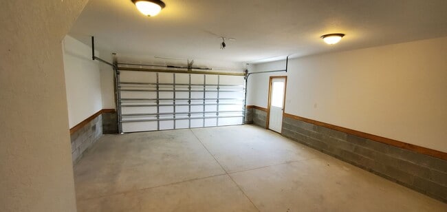 Building Photo - Beautiful New Construction Home with Spacious Layout