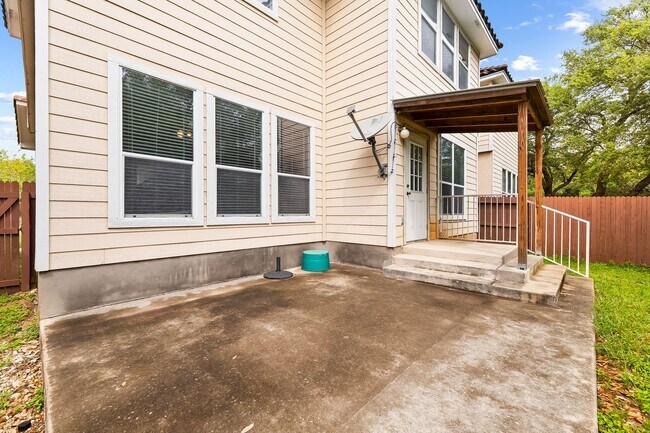 Building Photo - 3 Bedroom/2.5 Bath Villas at Canyon Golf S...