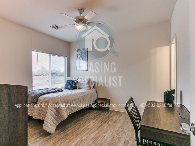 Building Photo - Spacious 4 Bed 4 Bath Furnished Condo at T...