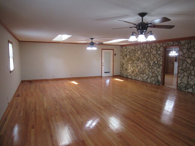 Building Photo - Denver Four Bedroom Home For Rent!