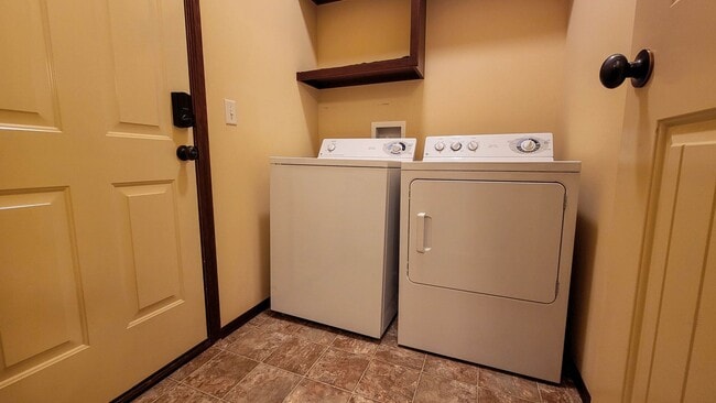 Building Photo - 6614 N Upchurch