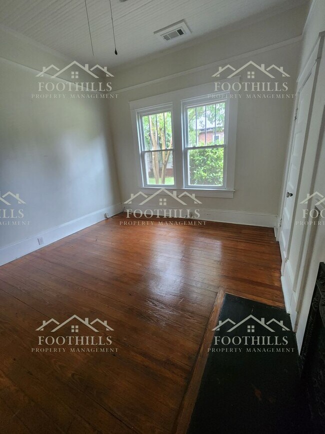 Building Photo - Newly Renovated 3-Bedroom Home Near Downto...