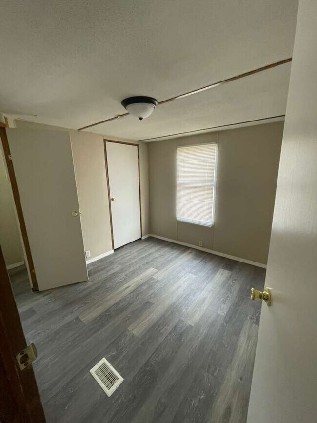 Building Photo - Eagle Estates