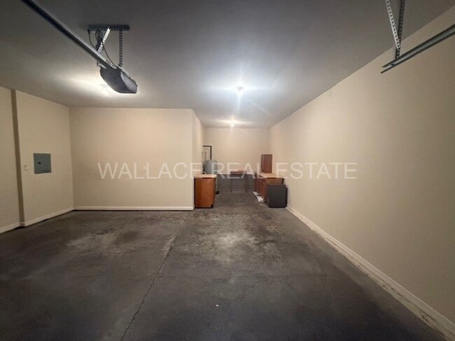 Building Photo - CUTTERS RUN...3 BEDROOM TOWNHOUSE WITH PRI...