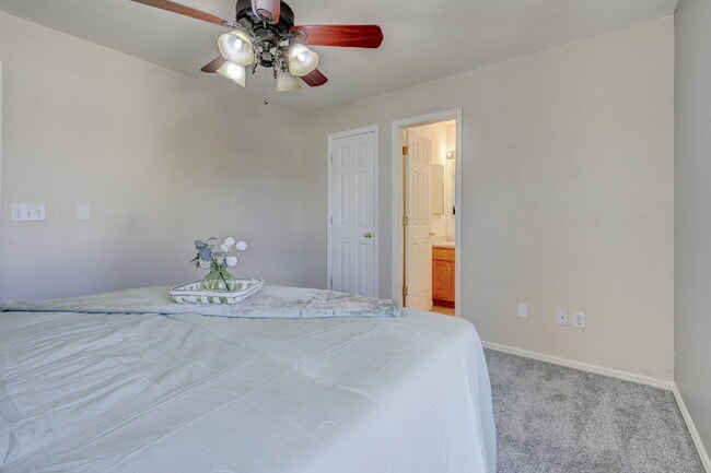 Building Photo - Charming 2-Story Home with Fireplace, Gara...