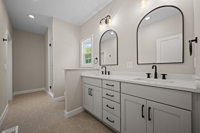 Building Photo - BRAND NEW! Spacious Nashville Home in a Qu...