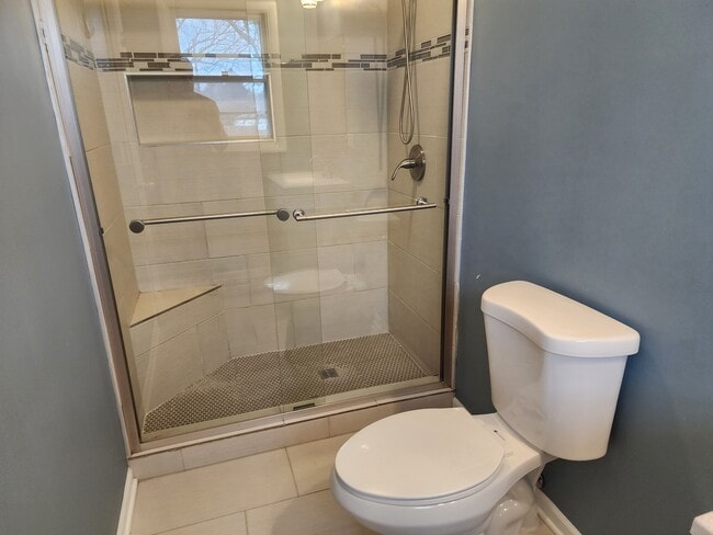 Building Photo - 1325 N Glenview Ct