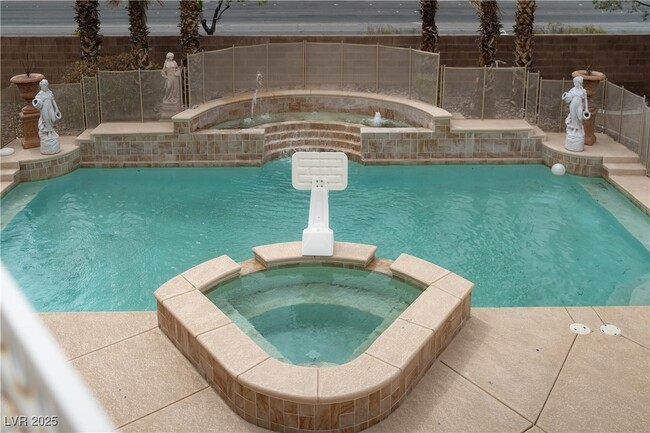 Building Photo - 10725 Bernini Dr