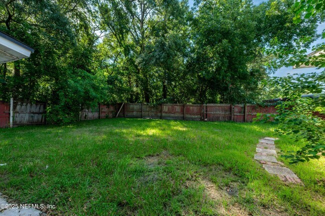 Building Photo - 777 La Marche Dr