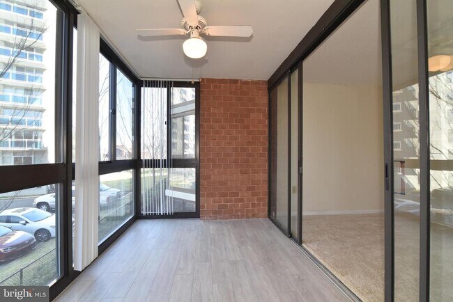 Building Photo - 1001 N Randolph St