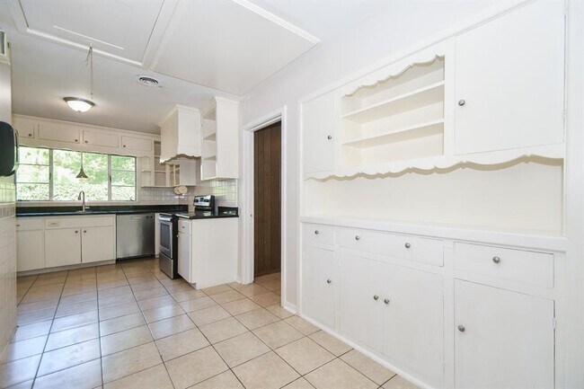 Building Photo - 1911 Wyndale St