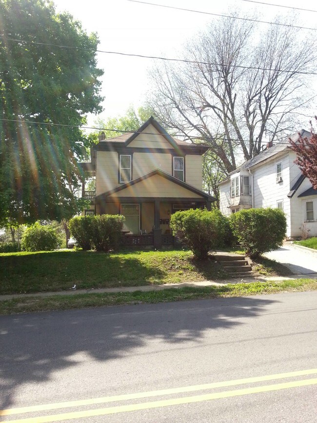 Building Photo - 930 S Main St