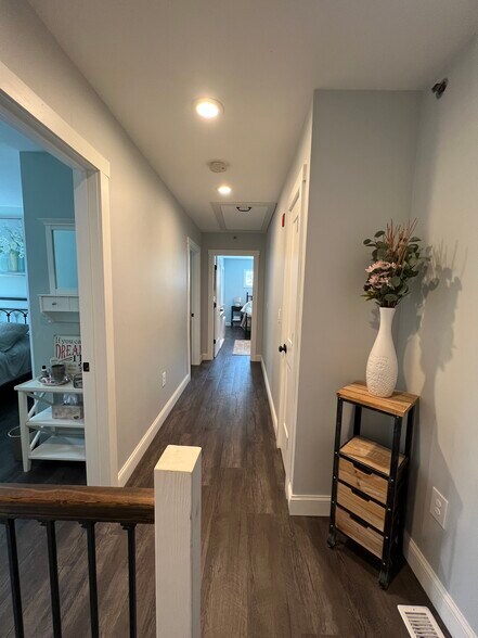 Hallway Floor 2 - 41 Zapora Dr