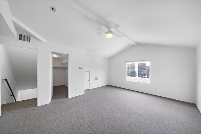 Building Photo - 2437 North Blvd